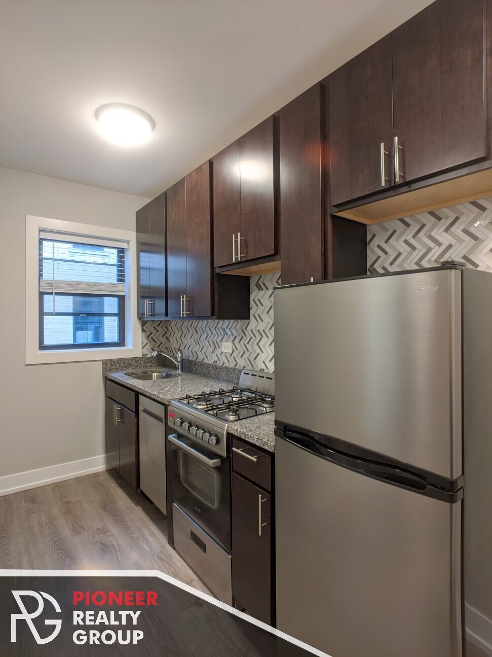 Building Photo - 440 W Belden Ave