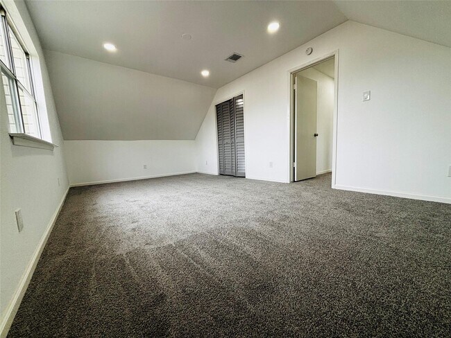 Building Photo - 16246 Los Altos Dr