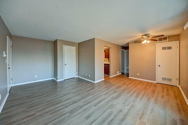 Building Photo - 1215 Oakland Rd NE