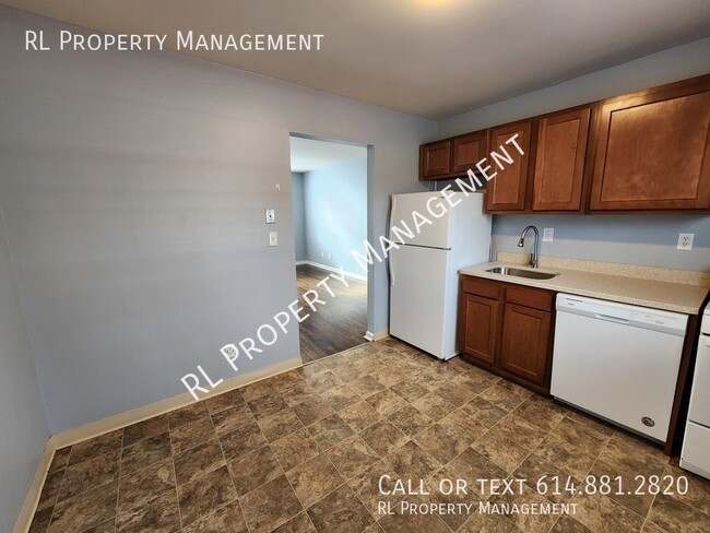 Building Photo - 2 bedroom 1 bathroom apartment in Clintonv...