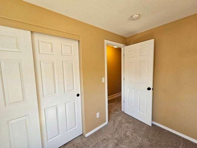 Building Photo - 3Bd/2Ba Single Story Home-Available to View!