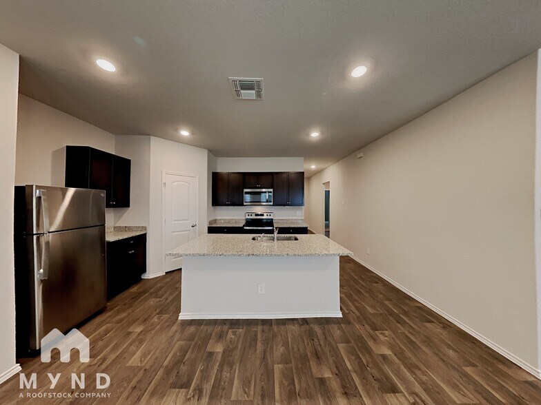 Building Photo - 916 Cinnamon Teal
