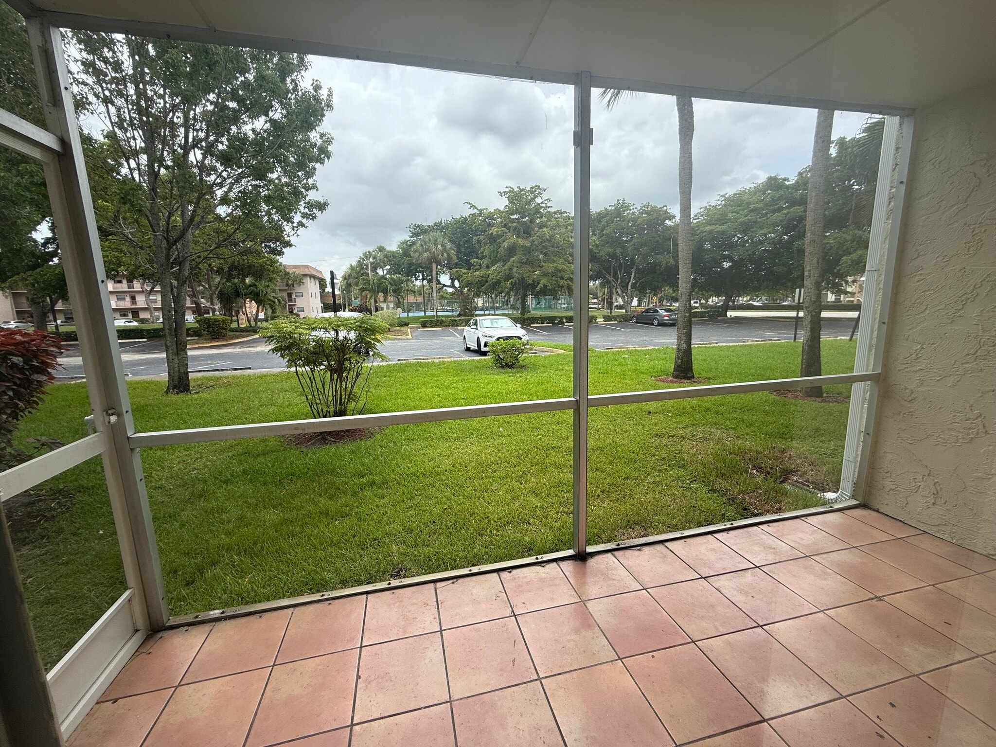 Building Photo - 6075 N Sabal Palm Blvd