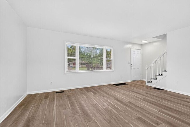 Building Photo - 176 Robinwood Ave