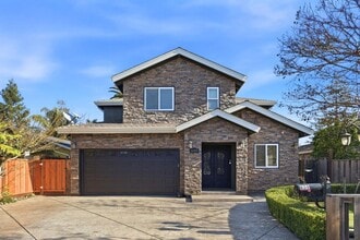 Building Photo - 659 Upton St