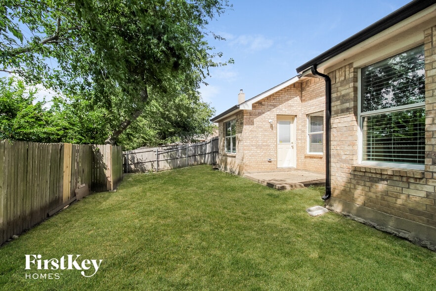 Building Photo - 1450 Waldrop Dr