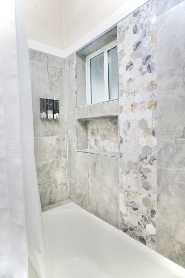 Building Photo - Furnished 2 Bedroom walking distance to Historic 4th Ave!