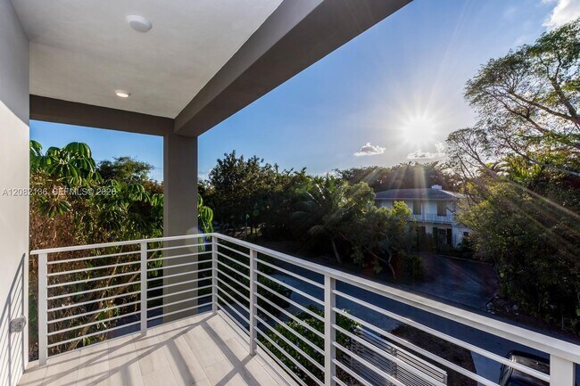 Building Photo - 2875 SW 33rd Ct