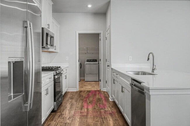 Building Photo - 376 Highline Trl