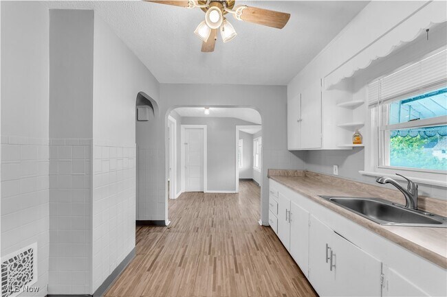 Building Photo - 3439 W 62nd St