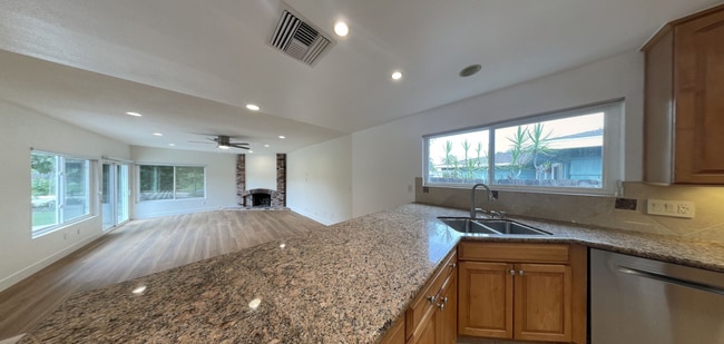 Building Photo - Massive Yard! 6 Bed / 2.5 Bath House on East Falls (Lease out, pending signatures. Check back in ...