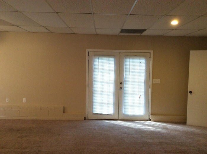 Building Photo - 4944 Tremont Dr NE