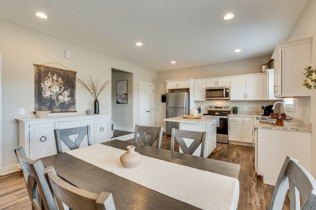 Building Photo - Beautifully Furnished Executive Home – Available 6/18/2026
