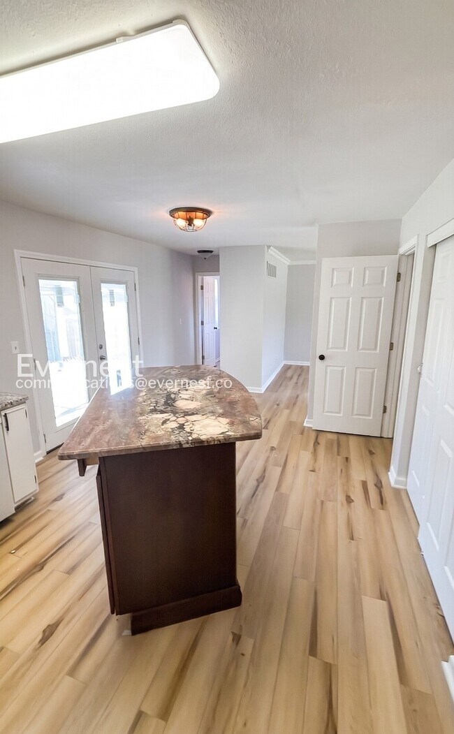 Building Photo - 3 Bed, 4 Bath Home with Fenced Yard & Garage / Pet-Friendly / Available Soon!