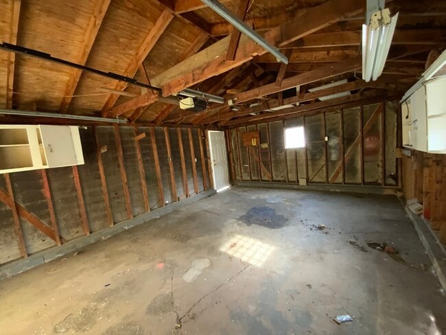 Building Photo - 624 Grant St