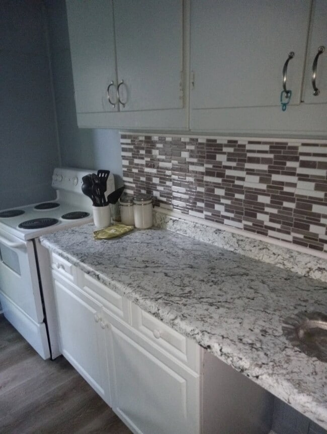 Building Photo - 1011 Queen St