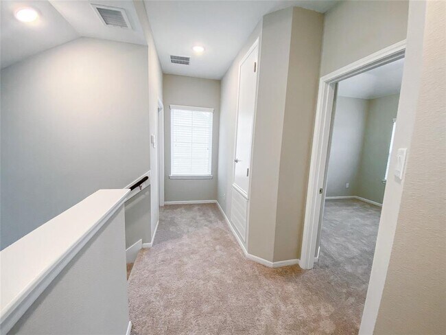 Building Photo - 9828 North Lakeview Mist Ct