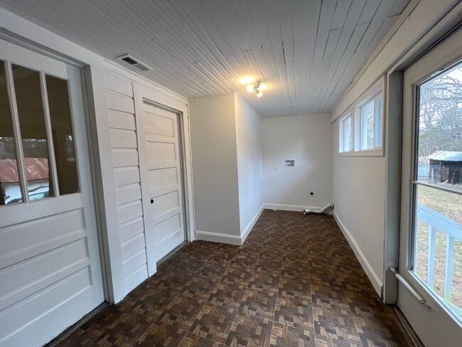 Building Photo - 400 Bradstone Dr