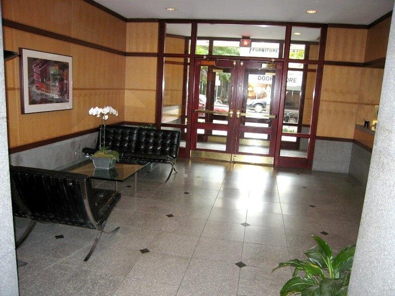 Building Photo - 931 Massachusetts Ave