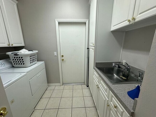 Building Photo - Beautiful 4 Bed 3 Bath Home in Sanford!