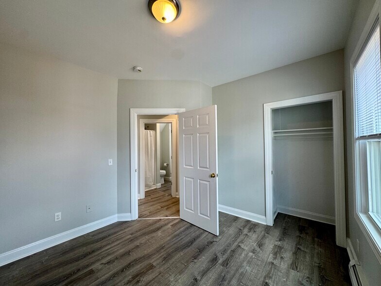 Building Photo - 102 Ruggles St
