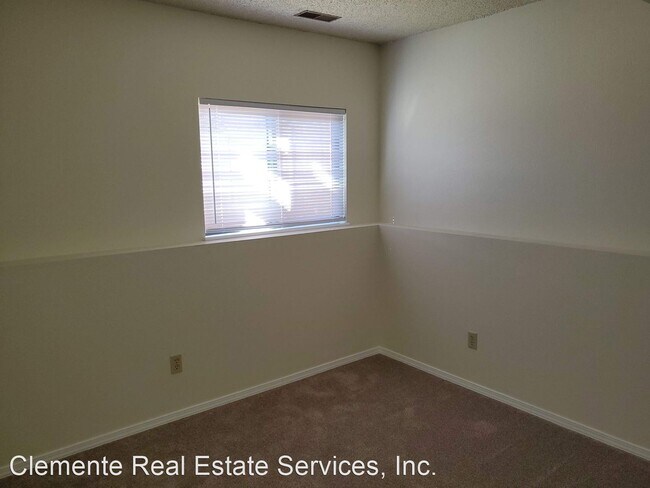 Building Photo - 3 br, 1.5 bath House - 4075 Dolphin Circle