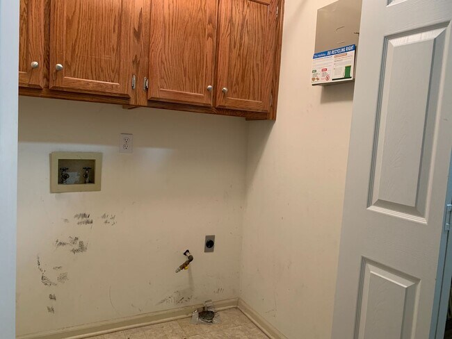 Building Photo - 1 Summer Ridge Ct