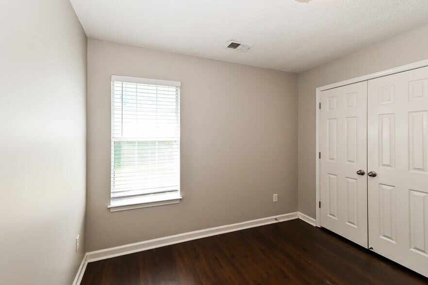 Building Photo - 1574 Far Dr