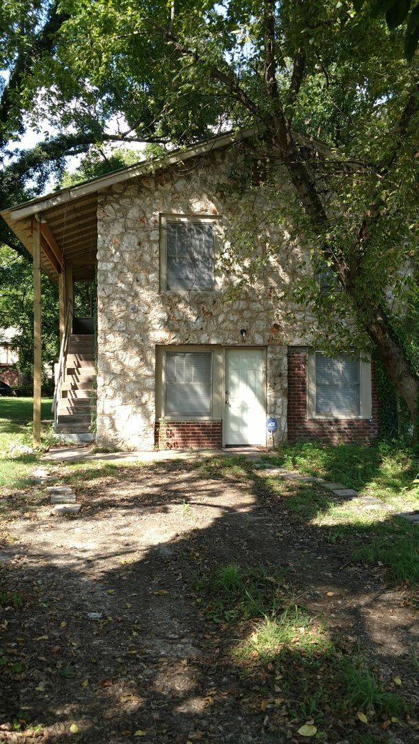 Building Photo - 222 1/2 W. Shawnee