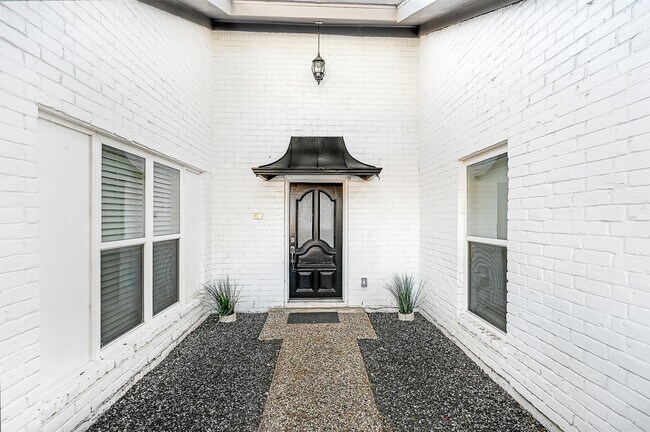 Building Photo - 10822 Bob White Dr