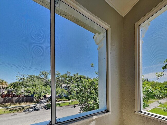 Building Photo - 1806 W Morrison Ave