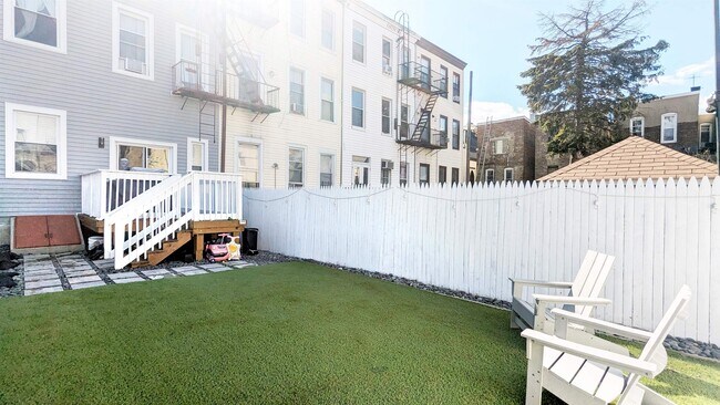 Building Photo - 314 27th St
