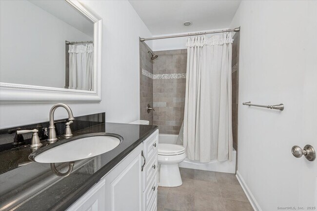 Building Photo - 66 Wilton Crest Rd