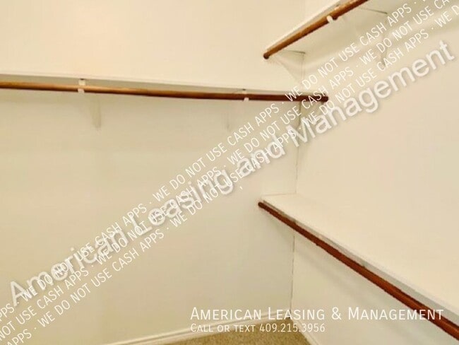 Building Photo - 1007 Cunningham Dr