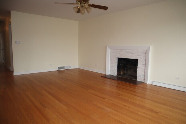 Building Photo - 3112 W 101st Pl