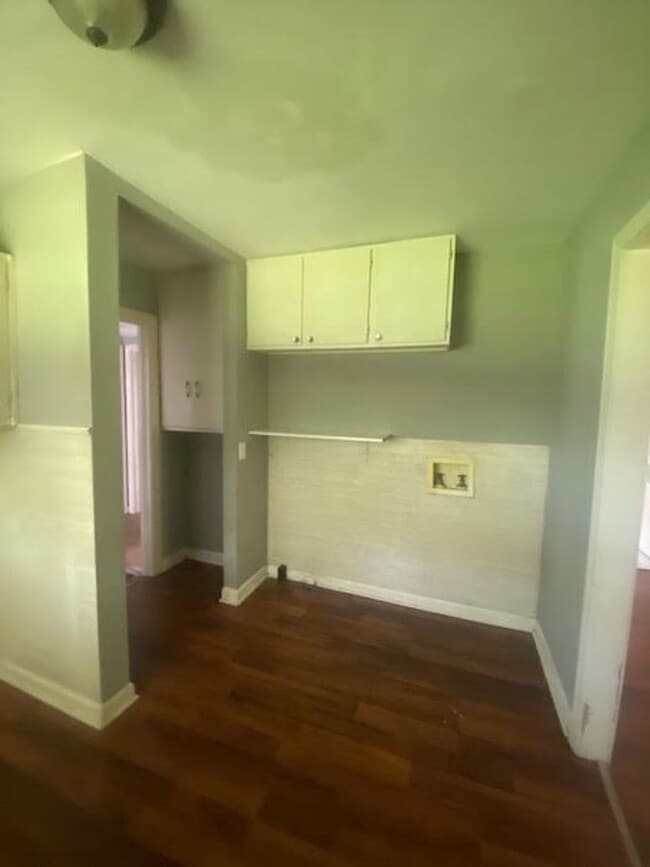 Building Photo - 601 Camp Cir