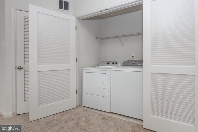 Building Photo - 1644 Oakridge Ln