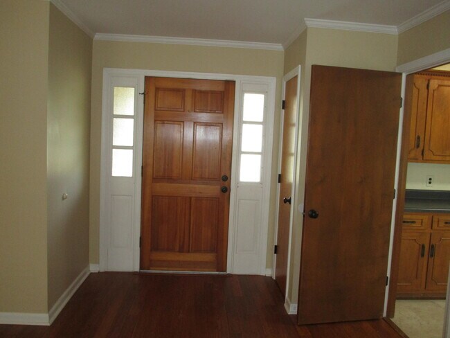 Building Photo - 4 Ashley St