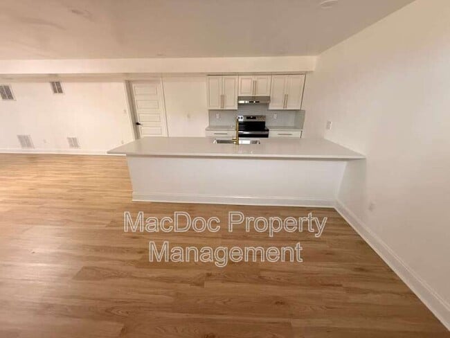 Building Photo - 10402 Laurel Ridge Way