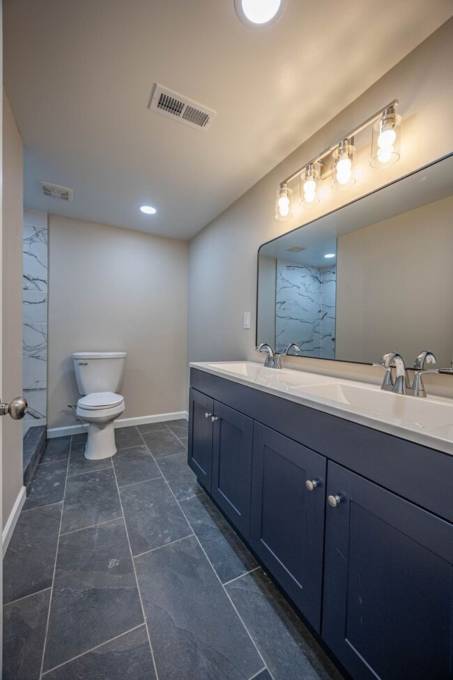 Building Photo - 4 Bed, 2 Bath Home in Morgan, PA AVAILABLE NOW!