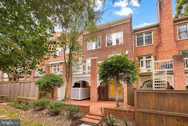 Building Photo - 4049 Mansion Dr NW