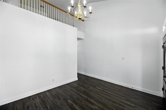 Building Photo - 1901 Avante Dr
