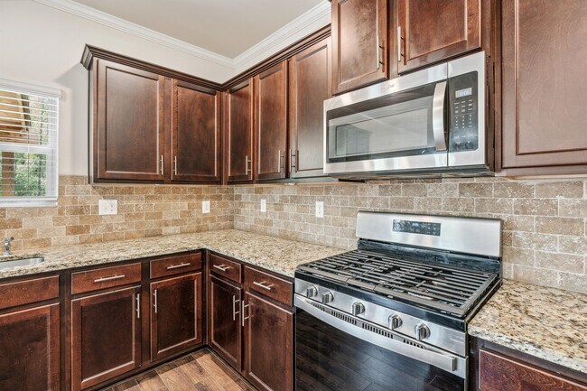 Building Photo - 3092 Hawthorn Farm Blvd