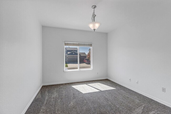 Building Photo - Clean and Spacious Home for Rent-Peyton- 80831