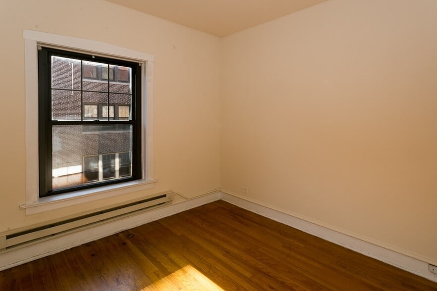 Building Photo - 1312 Oak Ave