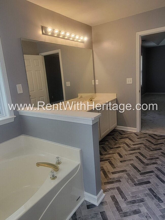 Building Photo - GORGEOUS HOME IN POPULAR HIGHLANDS AT CREEKSIDE GOLF / SWIM / TENNIS COMMUNITY