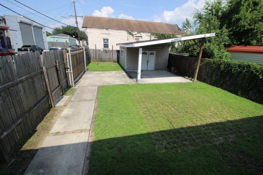 Building Photo - 3033 Toledano St
