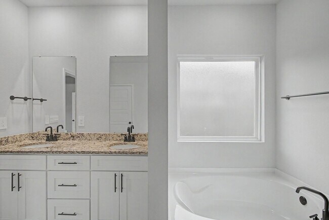 Building Photo - 13569 Sarus Dr