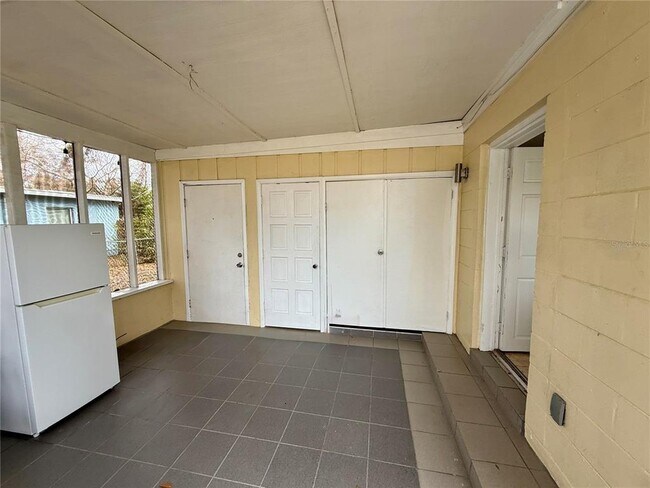 Building Photo - 139 Mayfair Cir