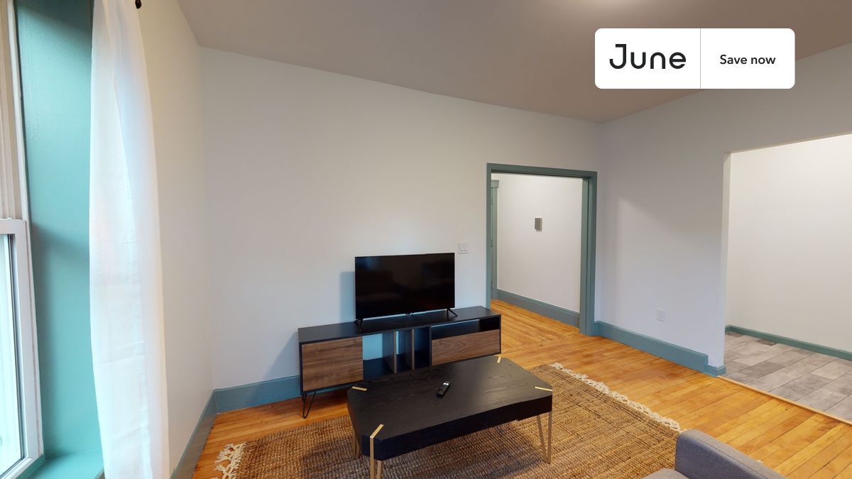 Building Photo - 100 Washington St